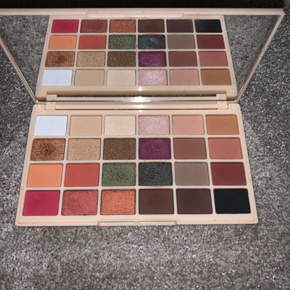 SOPHXMAKEUP REVOLUTION PALETTE